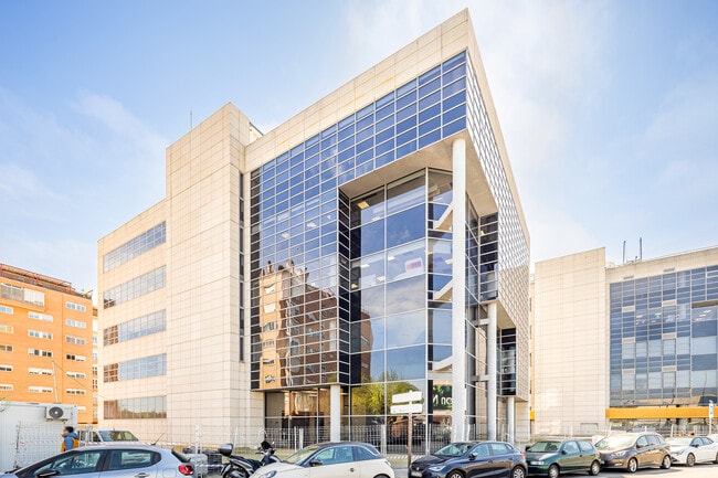 Más detalles de Avenida San Máximo, 11, Madrid - Oficina en alquiler