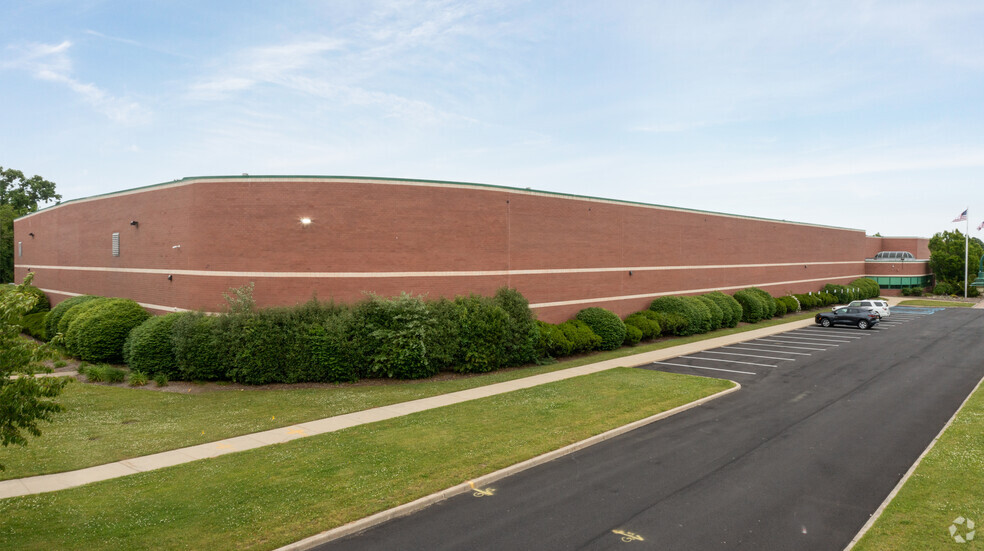 555 N Research Pl, Central Islip, NY en alquiler - Foto del edificio - Imagen 1 de 8