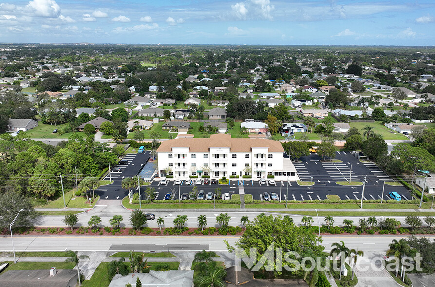 529 NW Prima Vista Blvd, Port Saint Lucie, FL en venta - Foto del edificio - Imagen 2 de 4