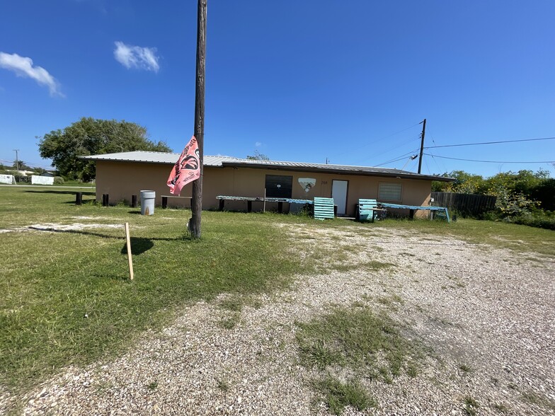 208 E Wheeler Ave, Aransas Pass, TX en venta - Foto principal - Imagen 1 de 3