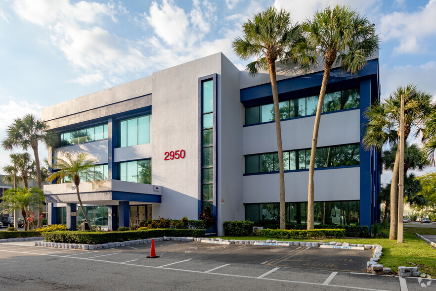 2950 W Cypress Creek Rd, Fort Lauderdale, FL en alquiler - Foto del edificio - Imagen 3 de 26