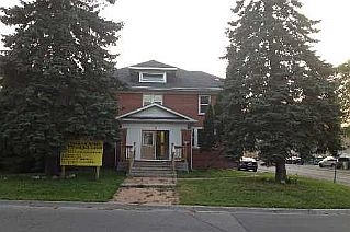 4 Church St S, Richmond Hill, ON en alquiler - Foto del edificio - Imagen 2 de 4