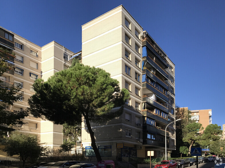 Calle Sierra de Alcubierre, 2, Alcorcón, Madrid en venta - Foto del edificio - Imagen 2 de 2