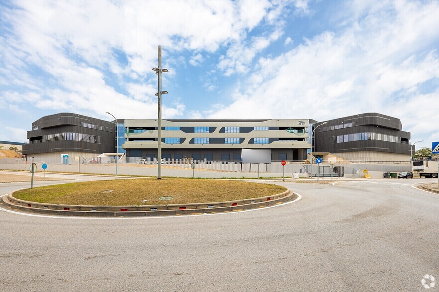 Nave en Barberà del Vallès, Barcelona en alquiler - Foto del edificio - Imagen 2 de 3