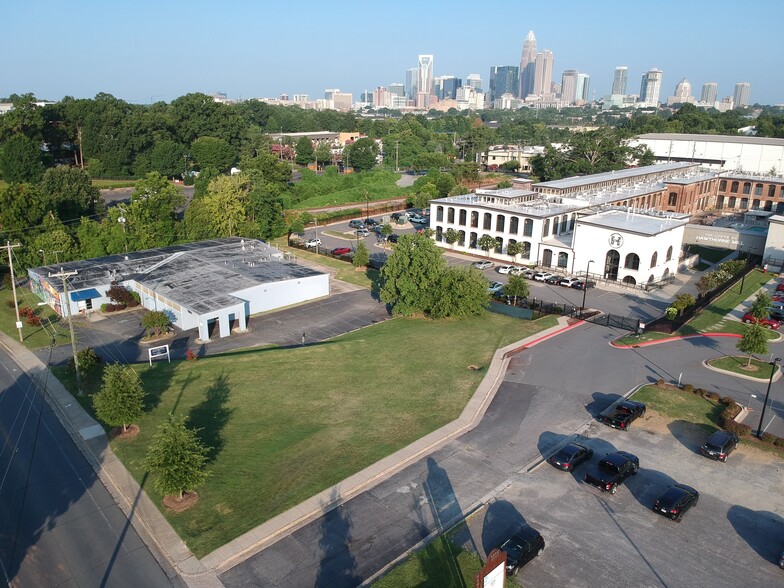 1041 Hawthorne Ln, Charlotte, NC en alquiler - Foto del edificio - Imagen 1 de 3