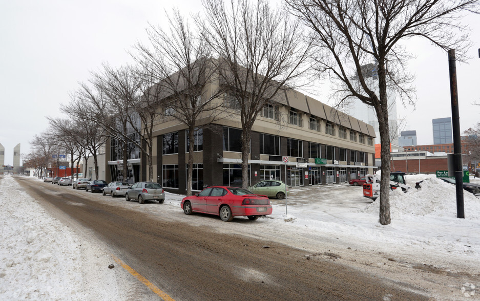 10217 106th St NW, Edmonton, AB en alquiler - Foto del edificio - Imagen 1 de 6