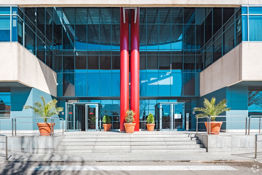 Calle Valgrande, 8, Alcobendas, Madrid en alquiler - Foto del edificio - Imagen 2 de 13
