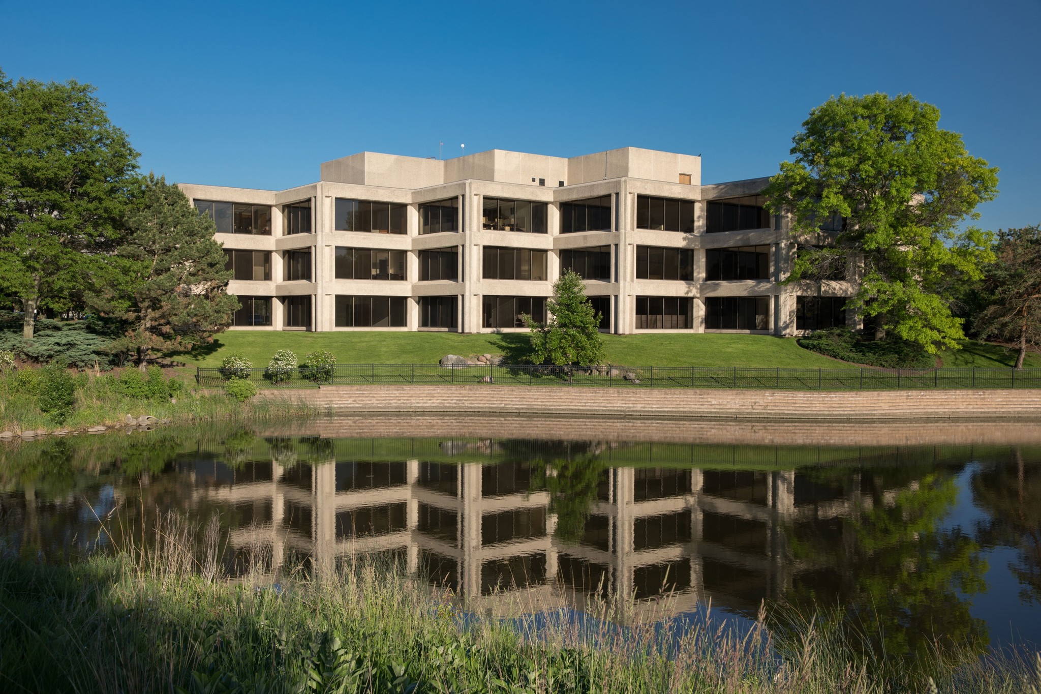 4300 Commerce Ct, Lisle, IL en alquiler Foto del edificio- Imagen 1 de 10