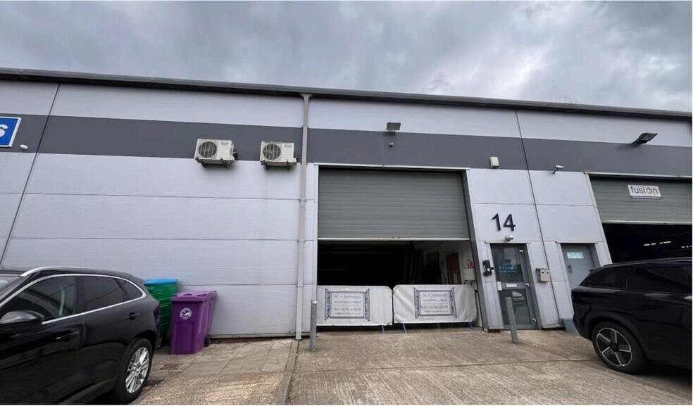 Smeaton Clos, Aylesbury en alquiler - Foto del edificio - Imagen 1 de 2