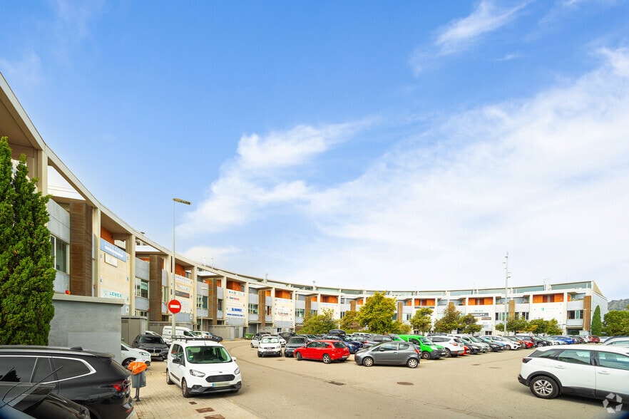 Nave en Badalona, Barcelona en venta - Foto principal - Imagen 1 de 3