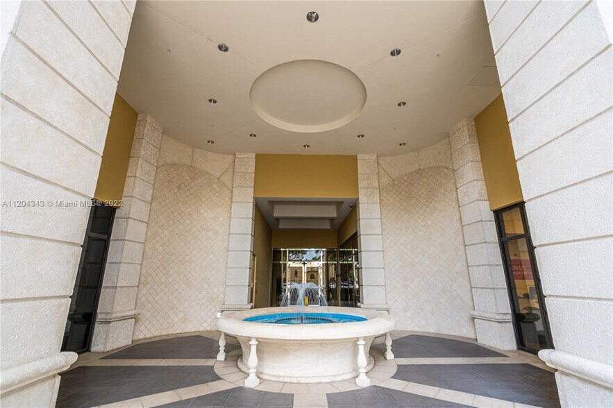 2020 Ponce De Leon Blvd, Coral Gables, FL en venta - Foto del edificio - Imagen 3 de 36