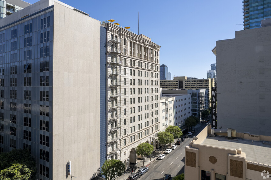 810 S Flower St, Los Angeles, CA en alquiler - Foto del edificio - Imagen 2 de 2