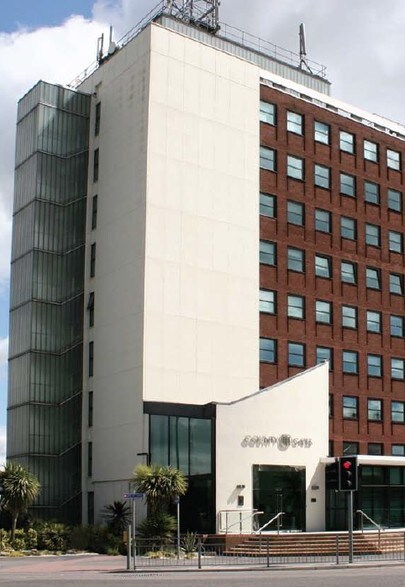 300 Poole Rd, Poole en alquiler - Foto del edificio - Imagen 2 de 6