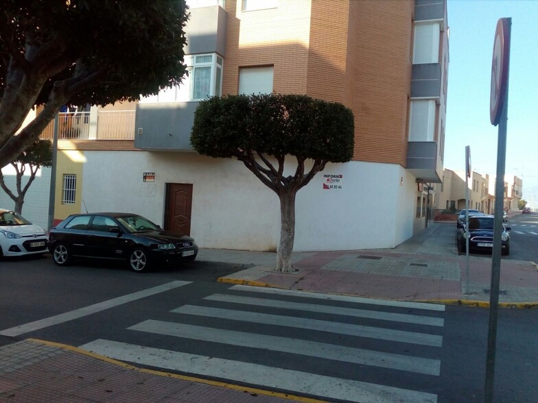 Local en El Ejido, Almería en alquiler - Foto del edificio - Imagen 2 de 3