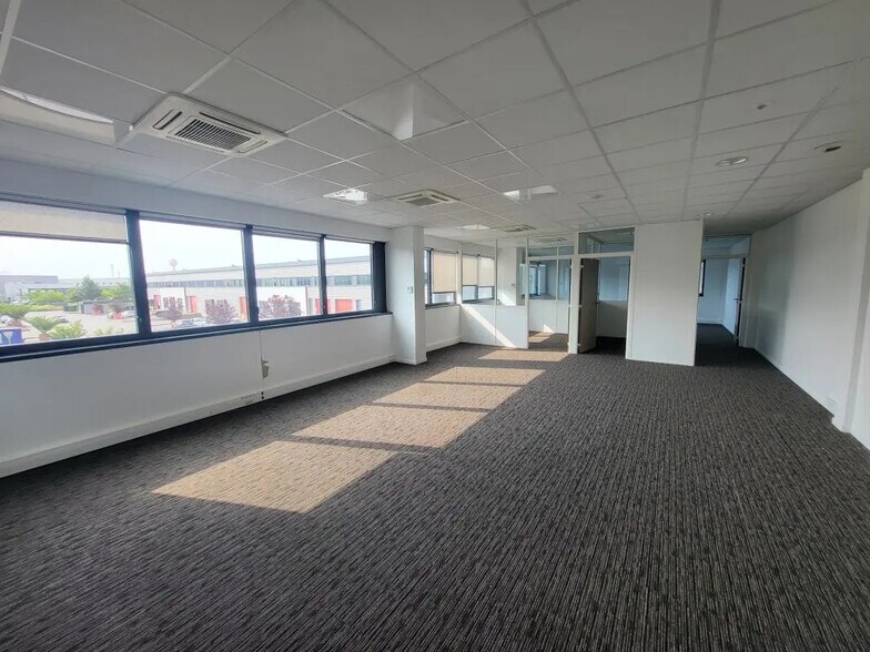 355 Avenue Henri Schneider, Meyzieu en alquiler - Foto del interior - Imagen 1 de 6