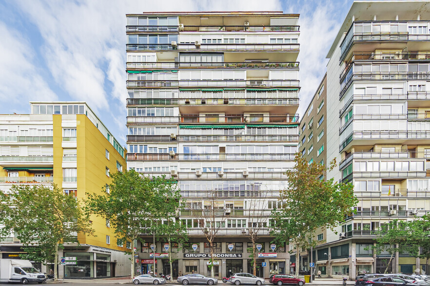 Calle de Cea Bermúdez, 10, Madrid, Madrid en venta - Foto del edificio - Imagen 2 de 2