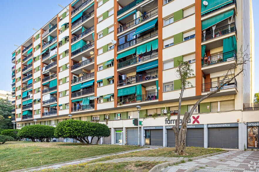 Local en Rubí, Barcelona en alquiler - Foto del edificio - Imagen 2 de 5