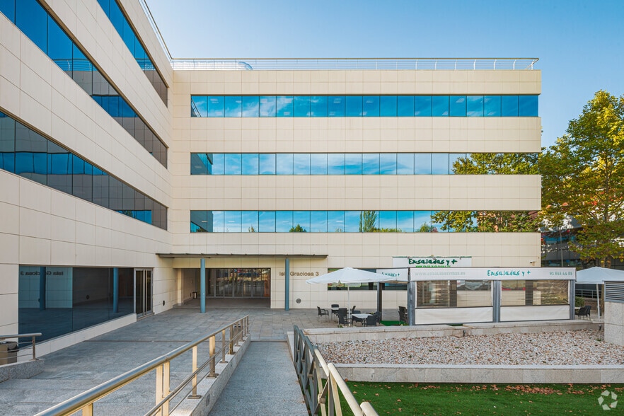 Calle Isla Graciosa, 3, San Sebastián de los Reyes, Madrid en alquiler - Foto del edificio - Imagen 2 de 6