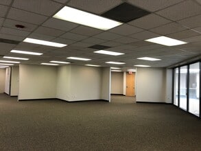 2424 Wilcrest Dr, Houston, TX en alquiler Foto del interior- Imagen 2 de 10