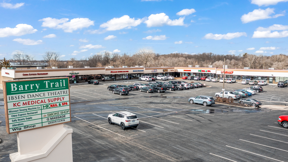 200-260 NE Barry Rd, Kansas City, MO en alquiler - Foto del edificio - Imagen 3 de 4