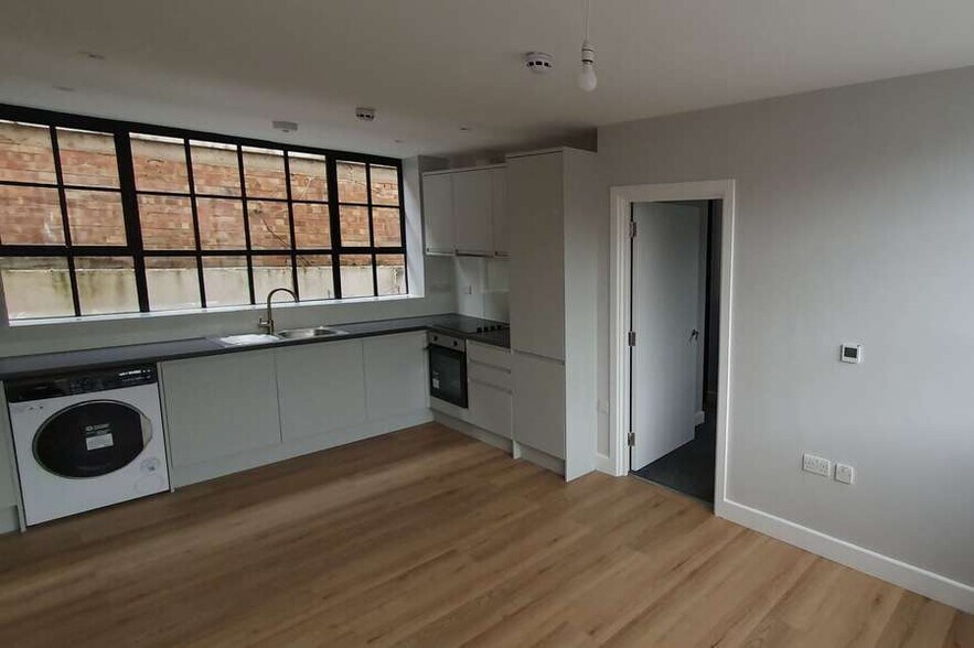 67A Holly Rd, Twickenham en venta - Foto del edificio - Imagen 2 de 2