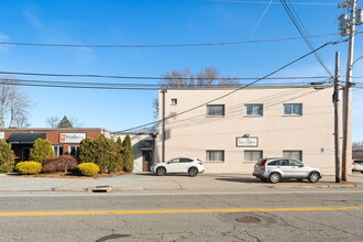 838 Dyer Ave, Cranston, RI en alquiler Foto del edificio- Imagen 2 de 55