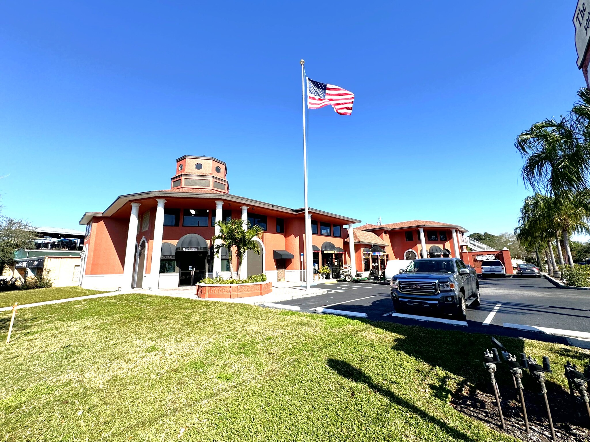 300-310 Monroe St, Dunedin, FL en alquiler Foto del edificio- Imagen 1 de 16