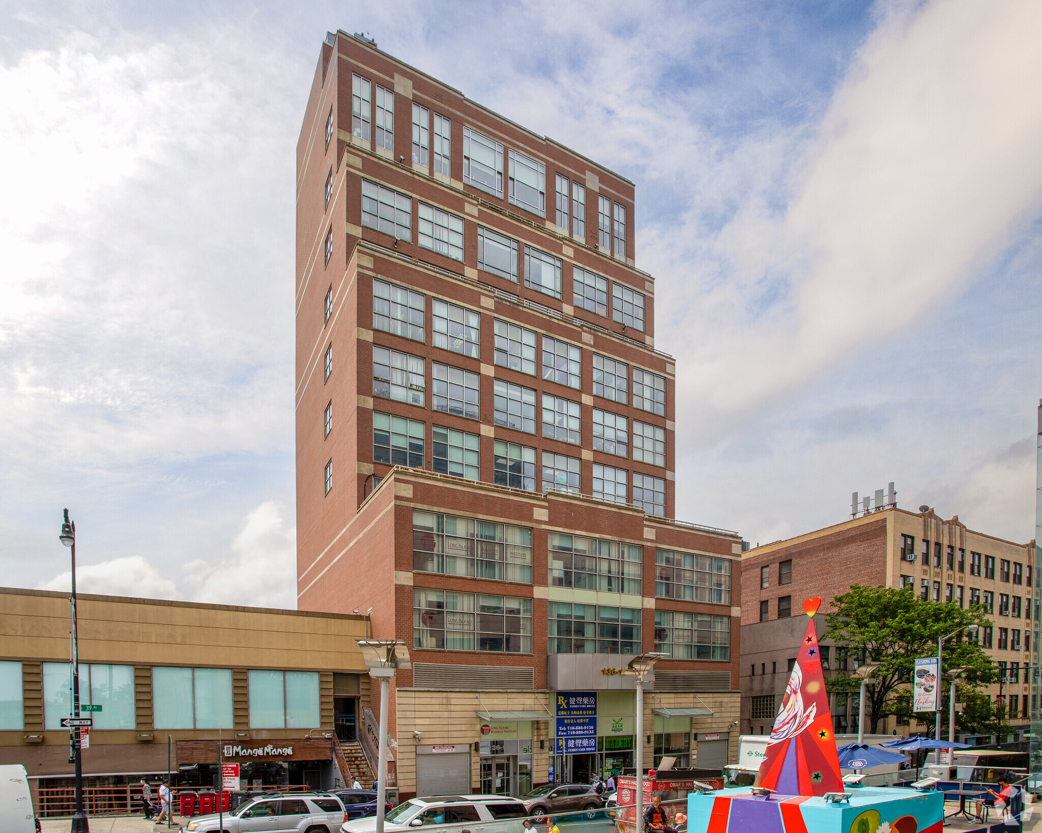 136-21 Roosevelt Ave, Flushing, NY 11354-5655, Flushing, NY en alquiler Foto del edificio- Imagen 1 de 16