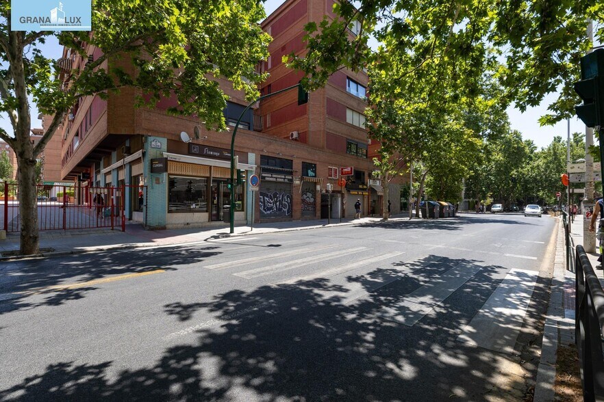 Local en Granada en venta - Foto del edificio - Imagen 3 de 36
