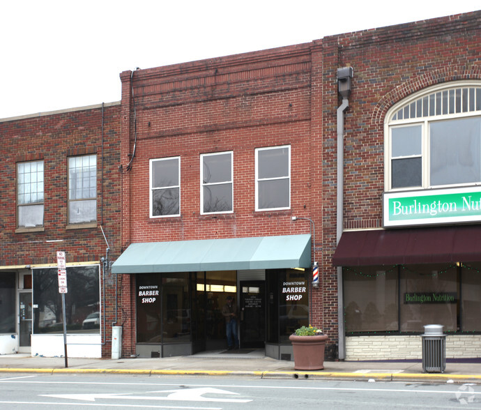 131 W Davis St, Burlington, NC en alquiler - Foto del edificio - Imagen 1 de 16