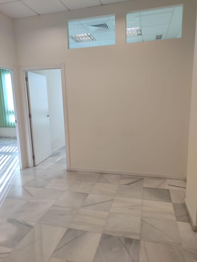 Más detalles de De Hytasa, Sevilla - Oficina en alquiler
