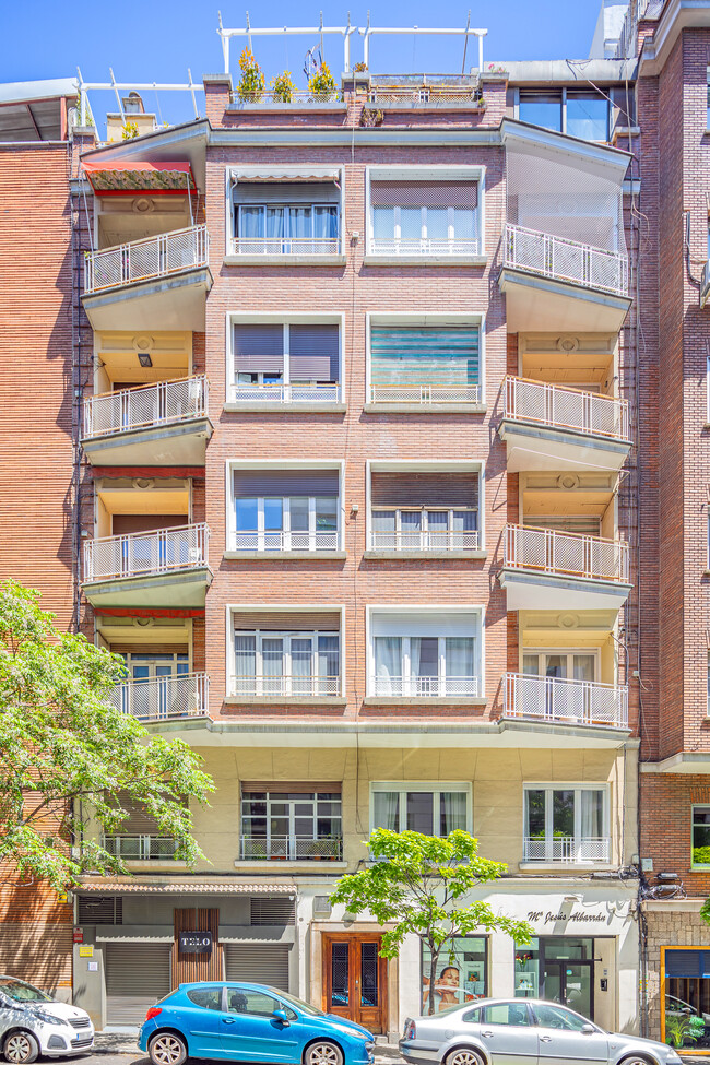 Más detalles de Calle Ponzano, 64, Madrid - Edificio residencial​ en venta