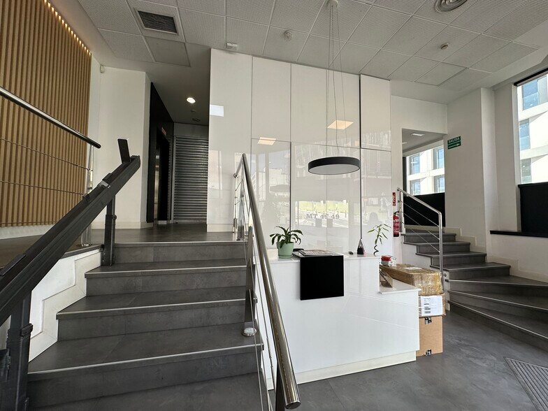 Calle de Manuel Tovar, 49, Madrid, Madrid en alquiler - Vestíbulo - Imagen 3 de 24