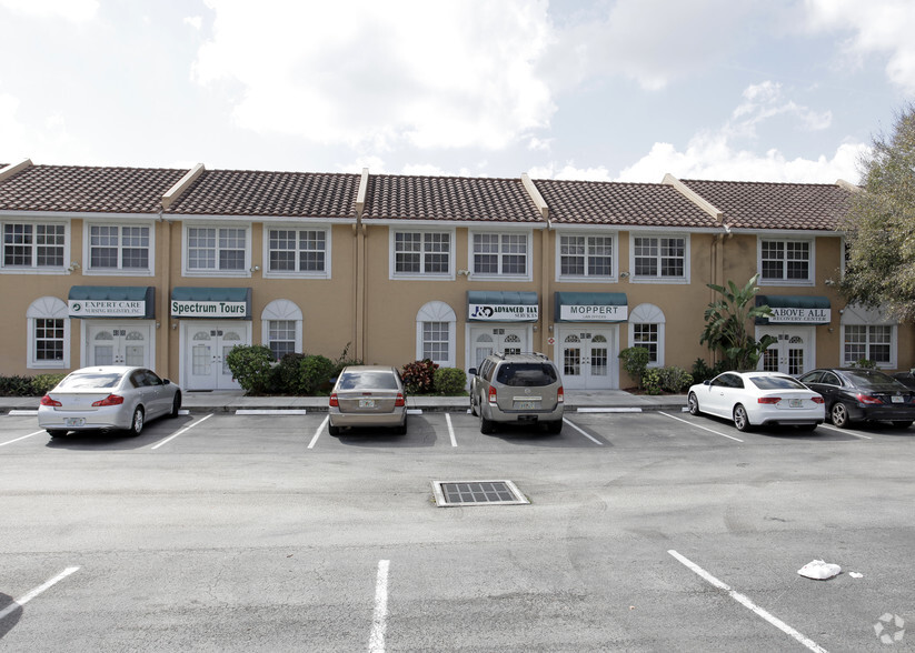 4750-4820 W Commercial Blvd, Tamarac, FL en alquiler - Foto del edificio - Imagen 2 de 3