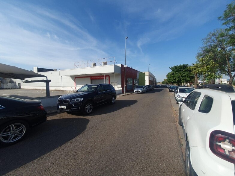 Local en Coria del Río, Sevilla en alquiler - Foto del edificio - Imagen 2 de 29
