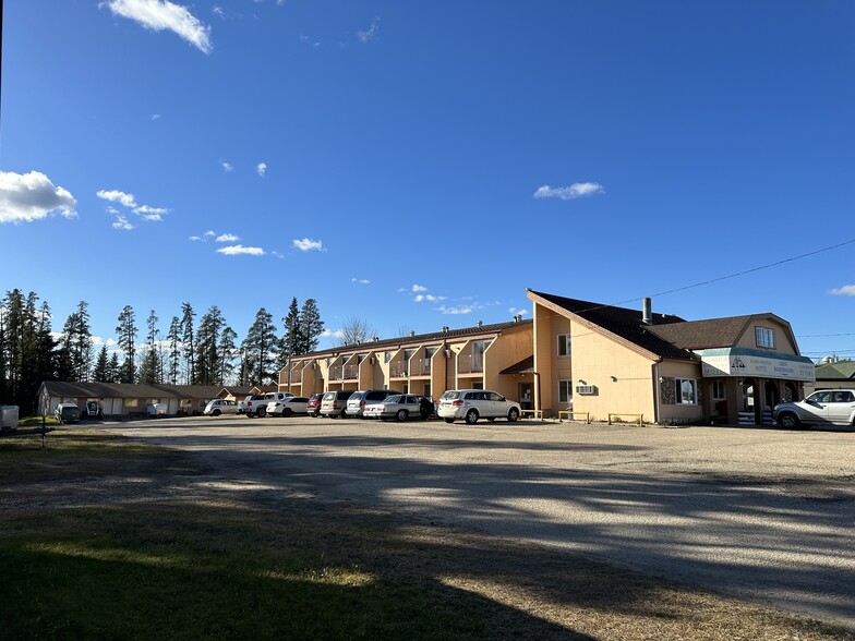 3515 Caxton St, Whitecourt, AB en alquiler - Foto del edificio - Imagen 3 de 4