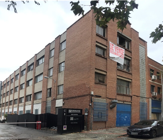 Más detalles de Calle Albarracín, 30, Madrid - Nave en venta