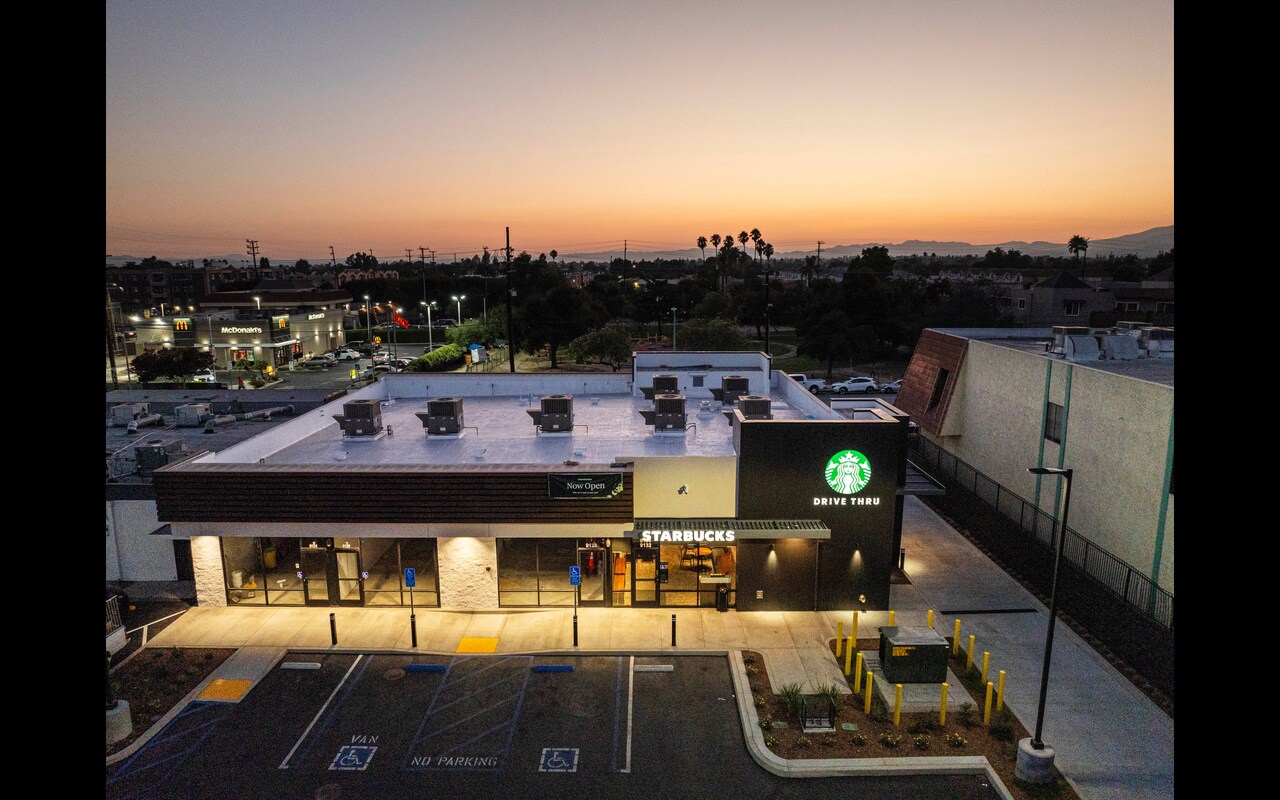 9124-9134 Van Nuys Blvd, Panorama City, CA en alquiler Vista aérea- Imagen 1 de 13