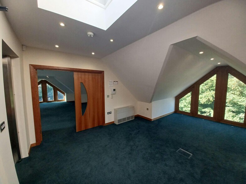 Church Rd, Leatherhead en venta - Foto del edificio - Imagen 3 de 13