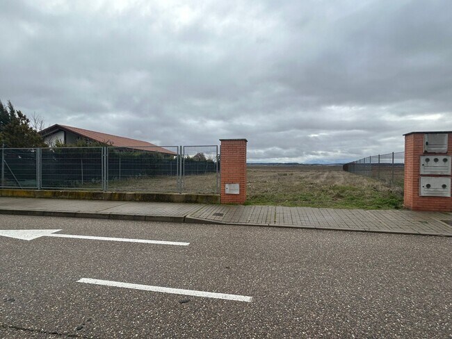 Más detalles de Calle de las Médulas, 110, Aldeamayor de San Martín - Terreno en venta