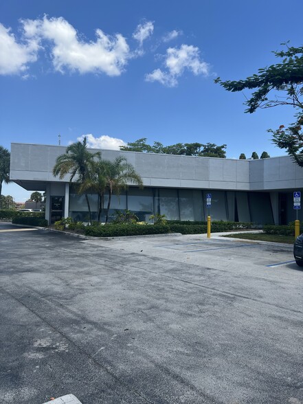 13595-8521 S Dixie Hwy, Pinecrest, FL en alquiler - Foto del edificio - Imagen 1 de 15