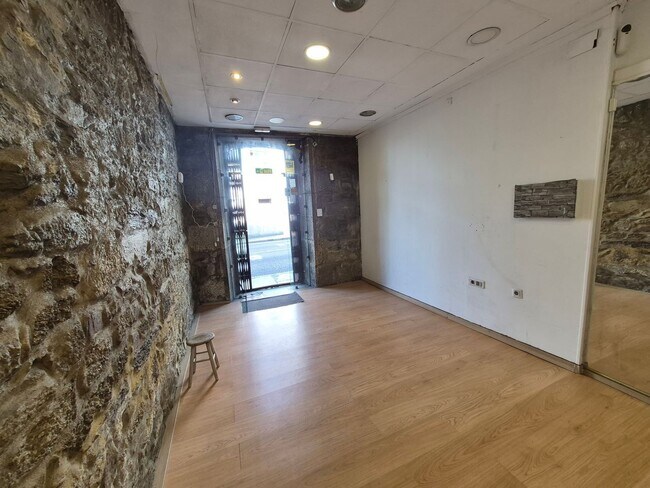 Más detalles de Rúa Da Fonte de Santo Antonio, 3, Santiago de Compostela - Local en alquiler