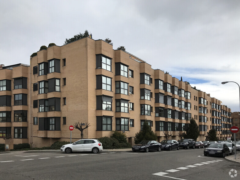 Avenida Machupichu, 27, Madrid, Madrid en alquiler - Foto del edificio - Imagen 3 de 3