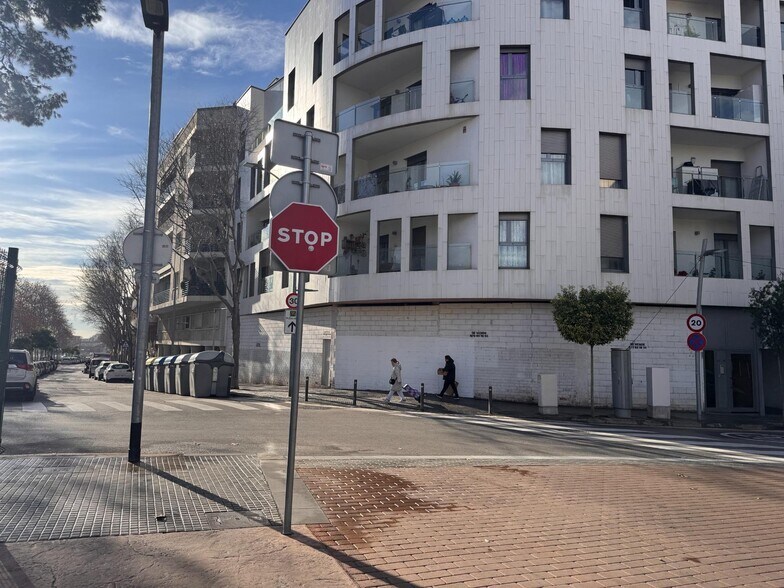 Edificio residencial en Esplugues de Llobregat, Barcelona en venta - Foto del edificio - Imagen 3 de 5