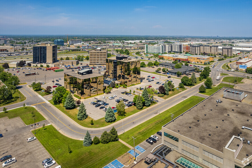 1 Av Holiday, Pointe-claire, QC en alquiler - Vista aérea - Imagen 3 de 5