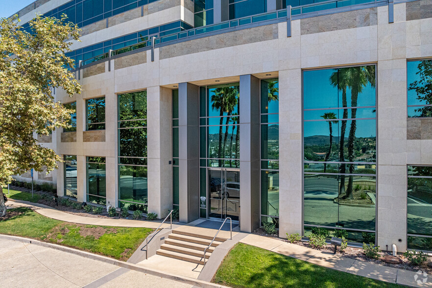 500 La Terraza Blvd, Escondido, CA en alquiler - Foto del edificio - Imagen 3 de 8