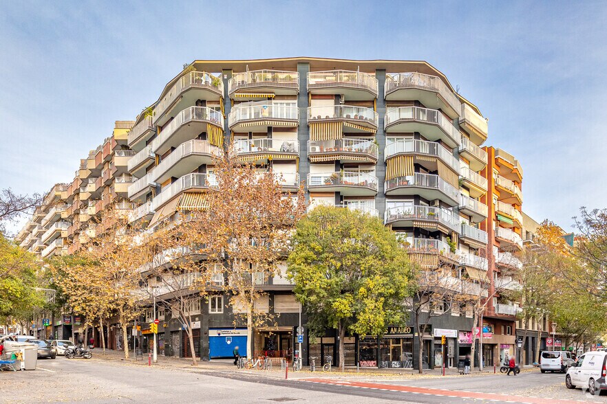 Edificio residencial en Barcelona, Barcelona en venta - Foto principal - Imagen 1 de 2