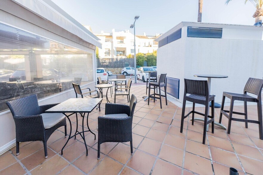 Local en Marbella en venta - Foto del edificio - Imagen 2 de 13