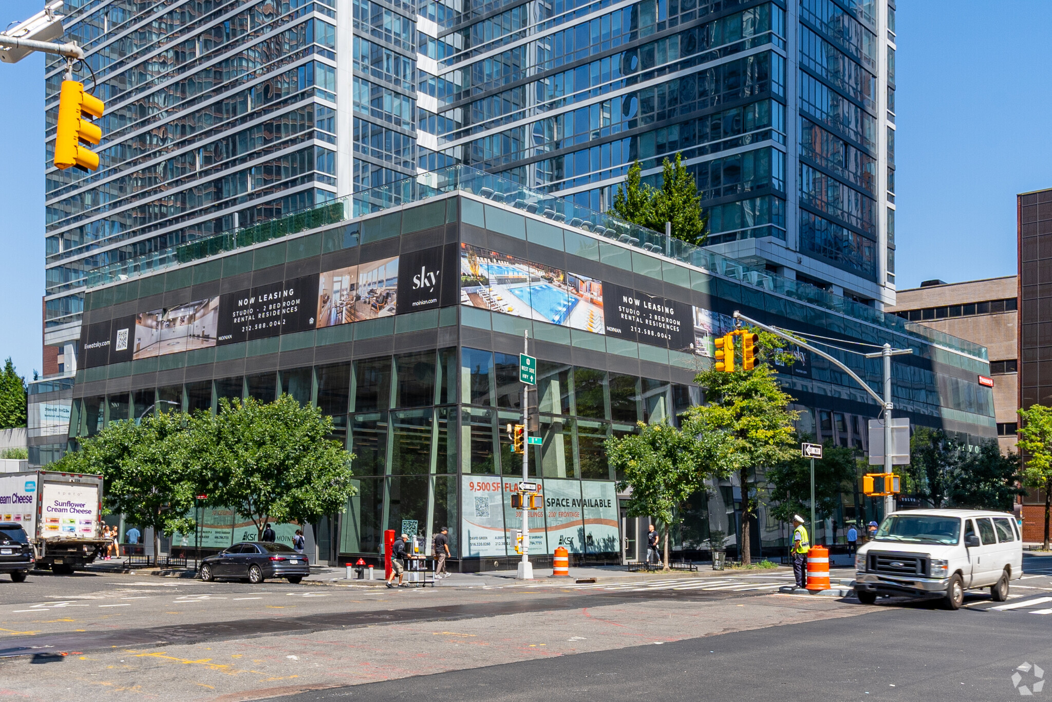 605 W 42nd St, New York, NY en alquiler Foto del edificio- Imagen 1 de 27