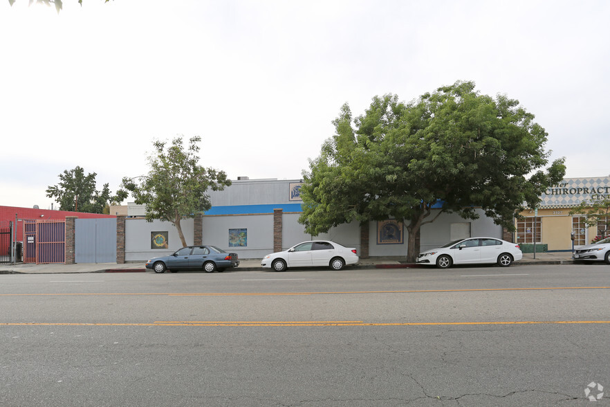 7119 Owensmouth Ave, Canoga Park, CA en alquiler - Foto del edificio - Imagen 3 de 6